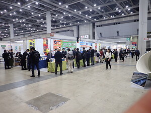 産業交流展2024発明学会ブース前