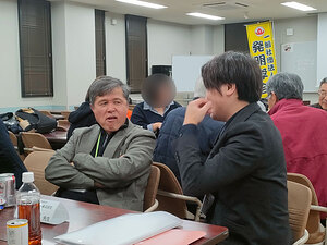 懇親会で詳細に説明する発明者